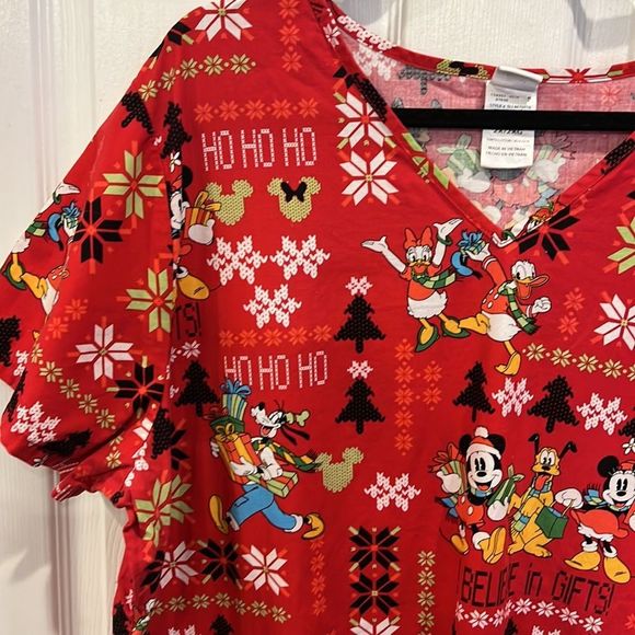 Christmas Scrub Top Disney women’s 2X Mickey Goofy Pluto Donald Daisy - Picture 3 of 12